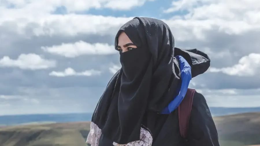 Image from the original article "Leading a hiking group for Muslim women" (description needed)