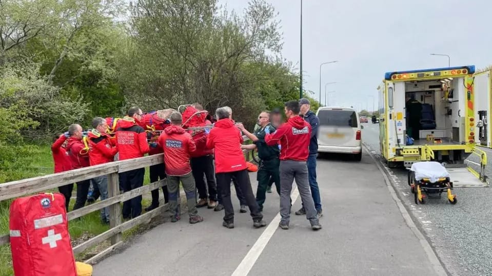 Team helping the woman: Image Source: Cleveland Mountain Rescue