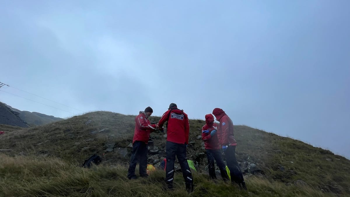 Image from the original article "Holme Valley MRT braving the rain during 2021 Winter Casualty Care Exam" (description needed)